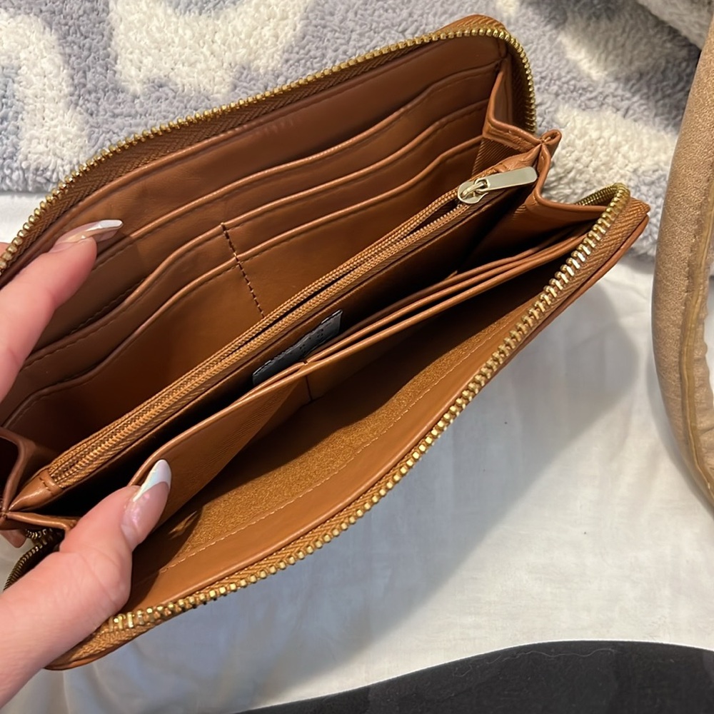 Tan Wallet - Picture 5 of 6